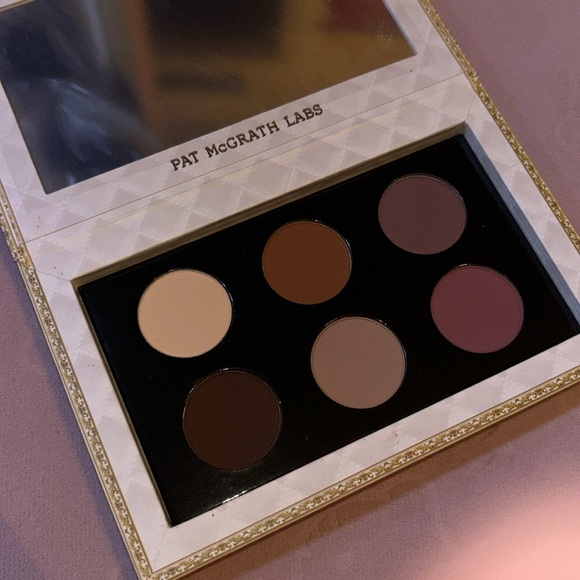 Pat McGrath MthrShp: Velvet Liasions Eyeshadow Palette - Picture 4 of 5